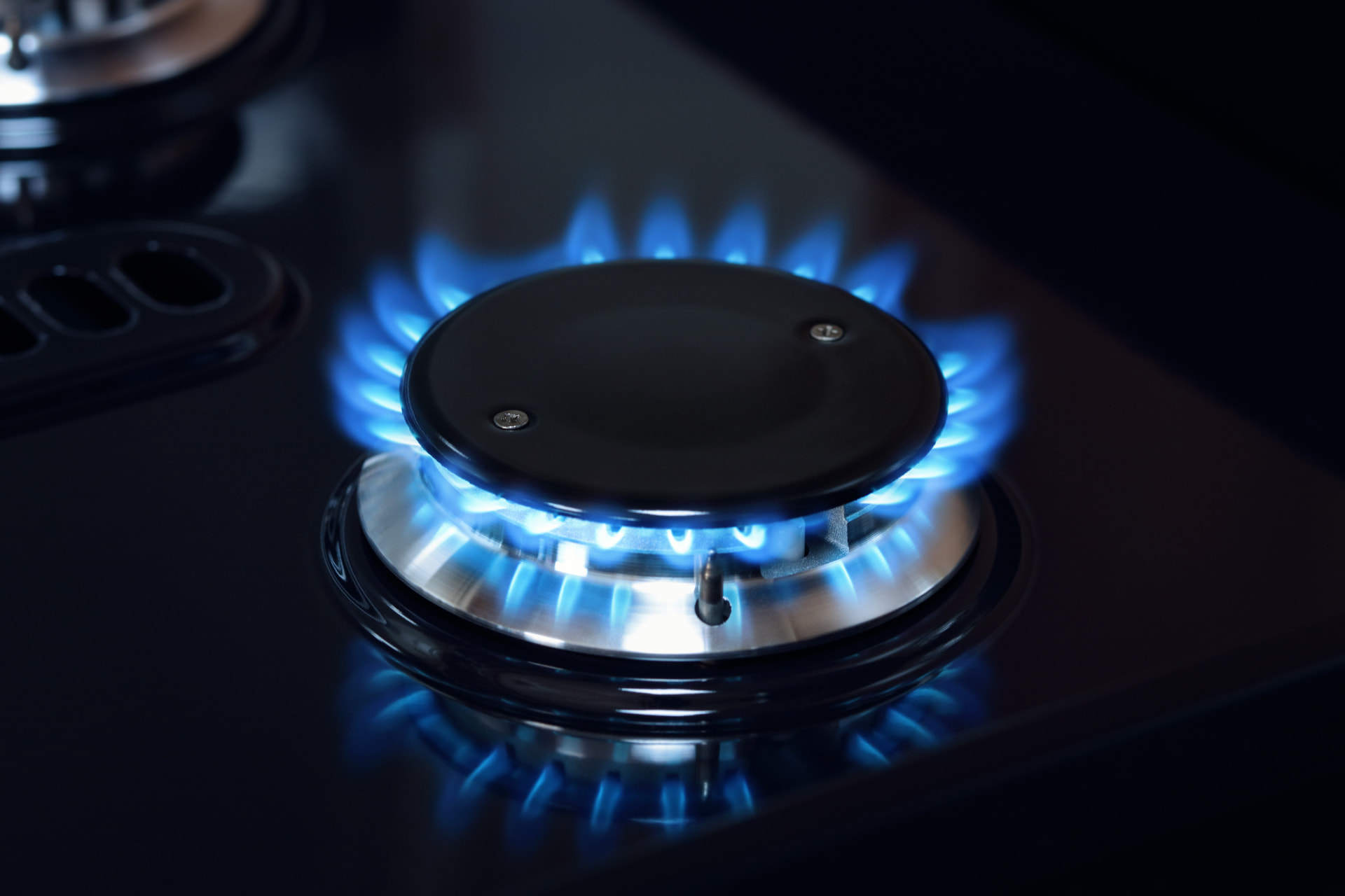 Flamme bleue d’un brûleur à gaz